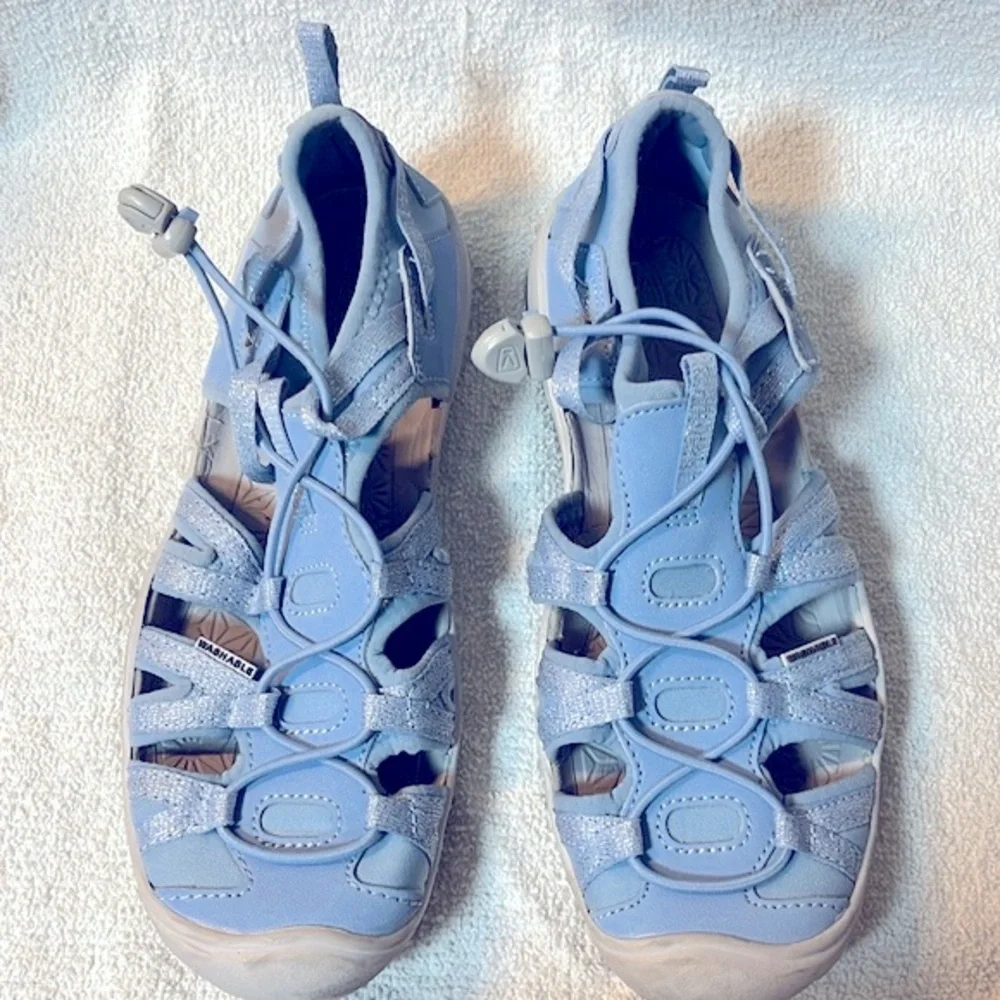 NWOT Keen girls Seacamp ll baby blue glitter sandals in size 3